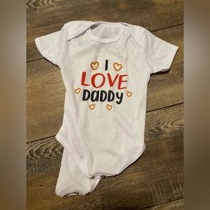 I love daddy white onesie.